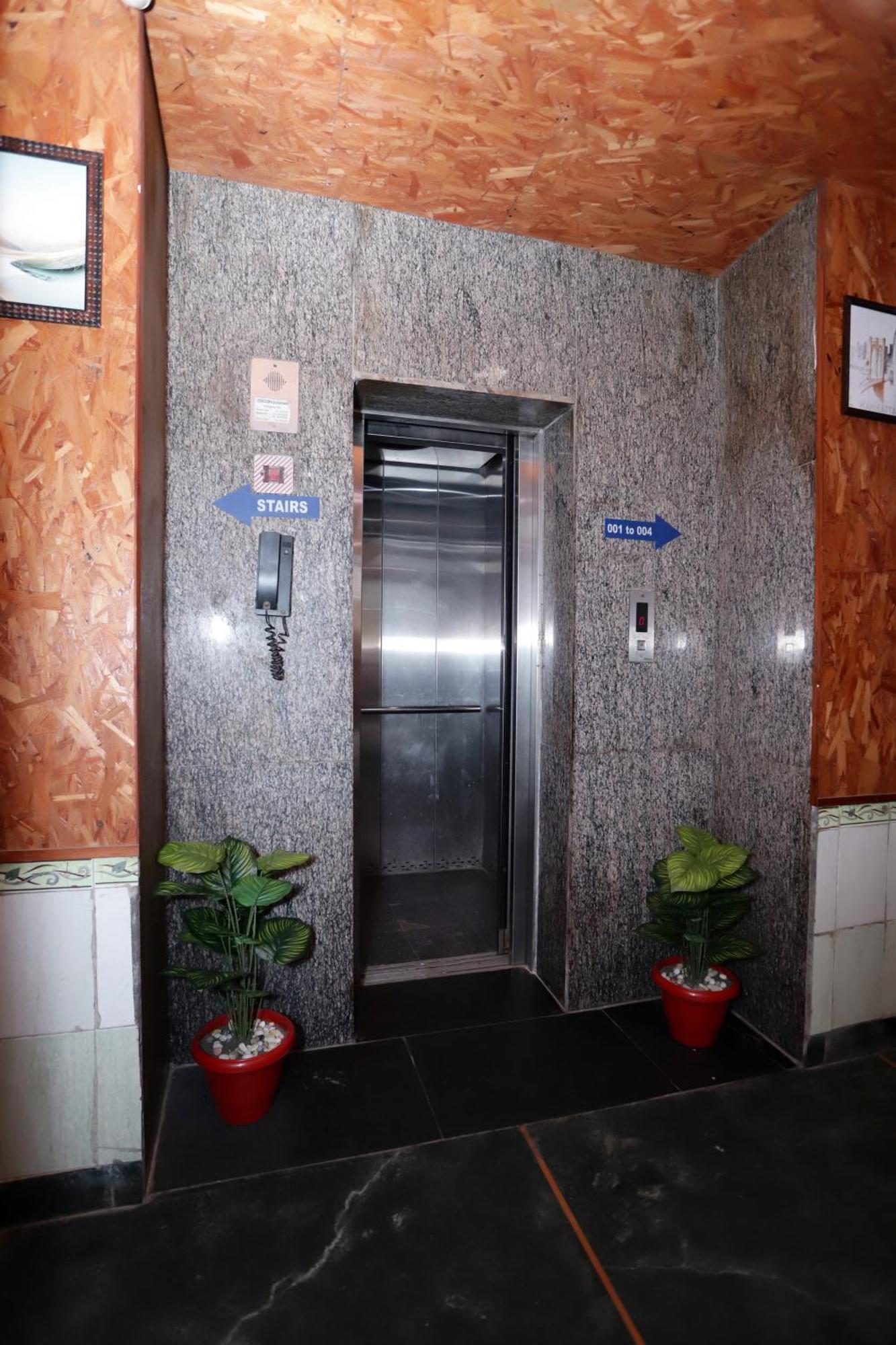 Hotel Warm Welcome - Noida Sector 51 Exteriör bild