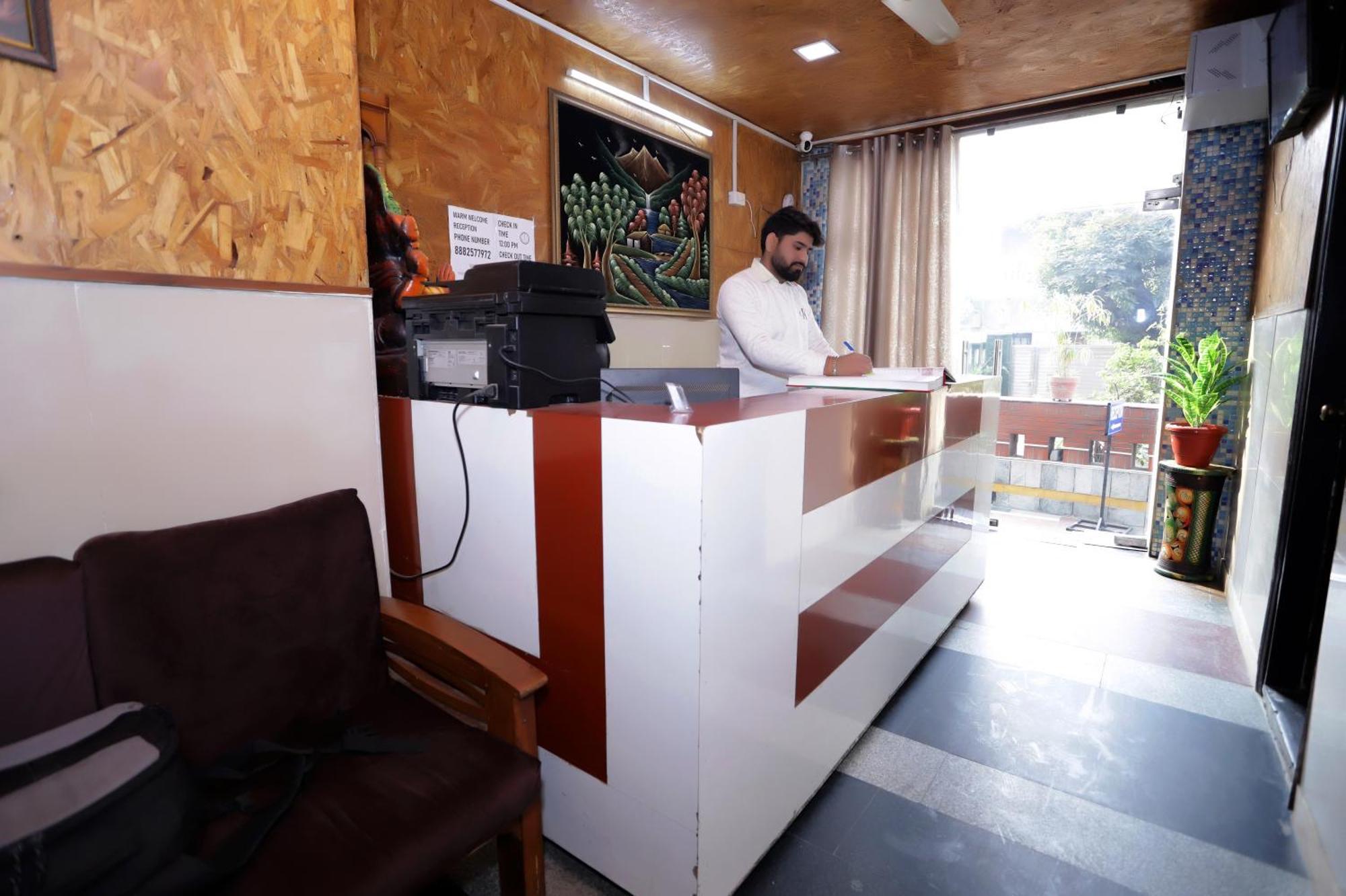 Hotel Warm Welcome - Noida Sector 51 Exteriör bild