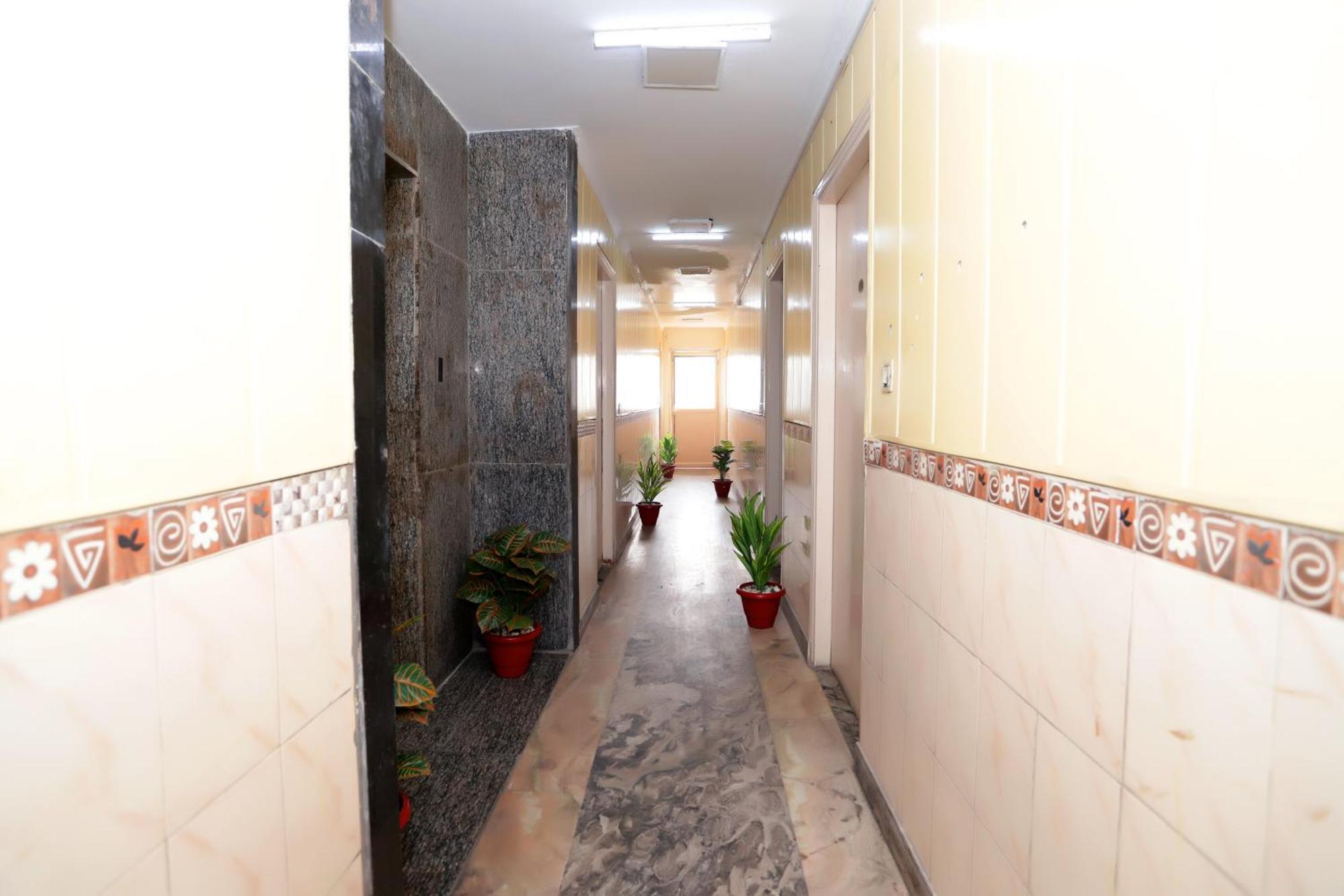Hotel Warm Welcome - Noida Sector 51 Exteriör bild